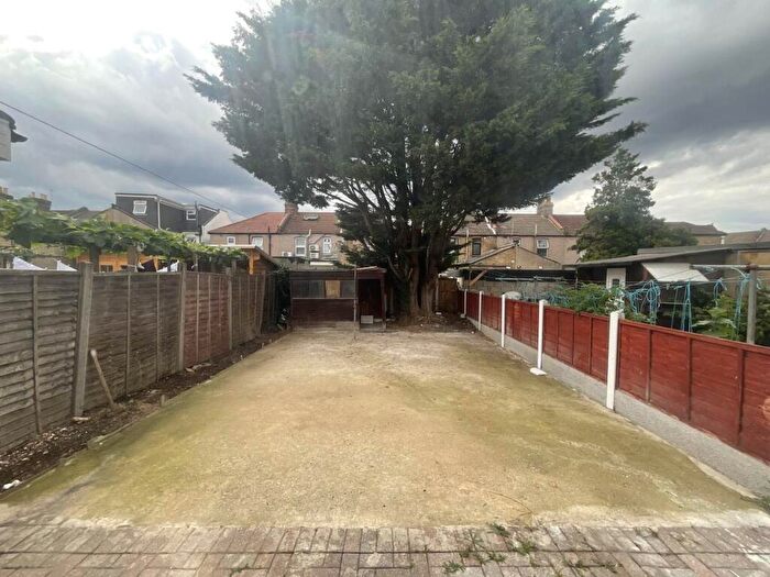 4 Bedroom House To Rent In Blythswood Road, Seven Kings, Ilford, IG3