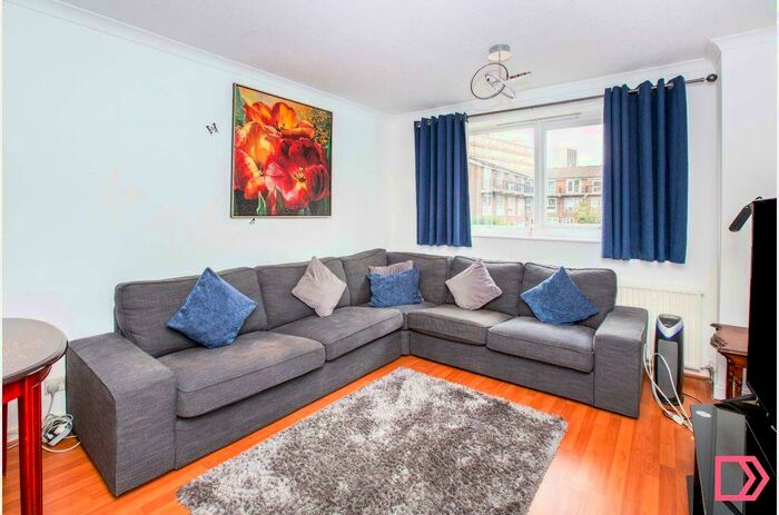 3 Bedroom Terraced House To Rent In Capstan Square, London, E14