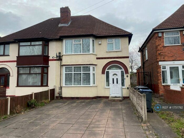 3 Bedroom Semi-Detached House To Rent In Stechford Lane, Birmingham, B8