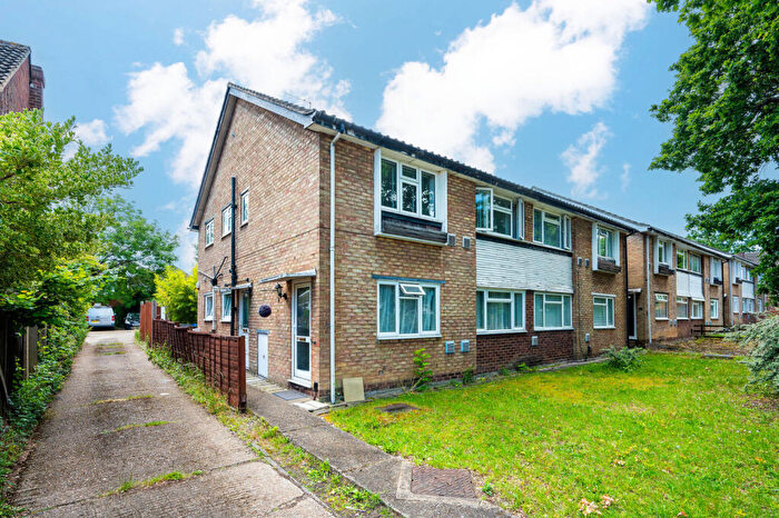 2 Bedroom Flat For Sale In Blakes Lane, New Malden, KT3