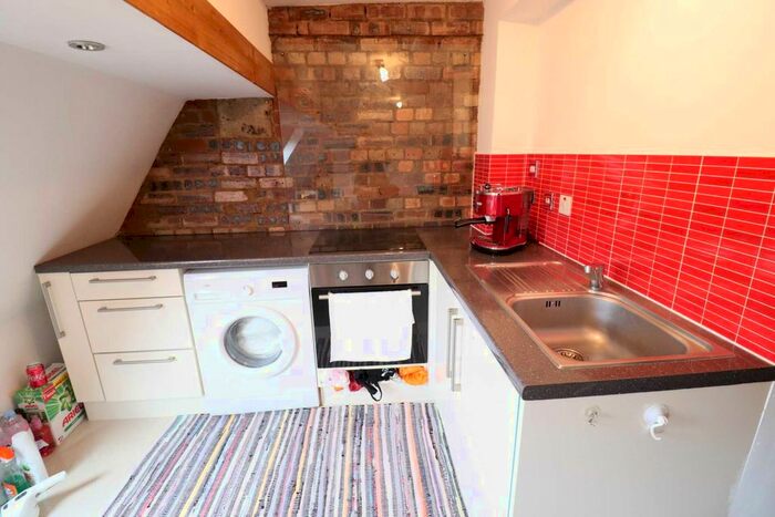 1 Bedroom Flat To Rent In Buckingham Place, High Wycombe, HP13