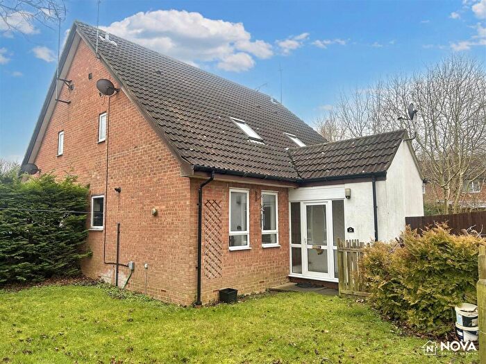 1 Bedroom End Of Terrace House To Rent In Shingle Close, Luton, LU3