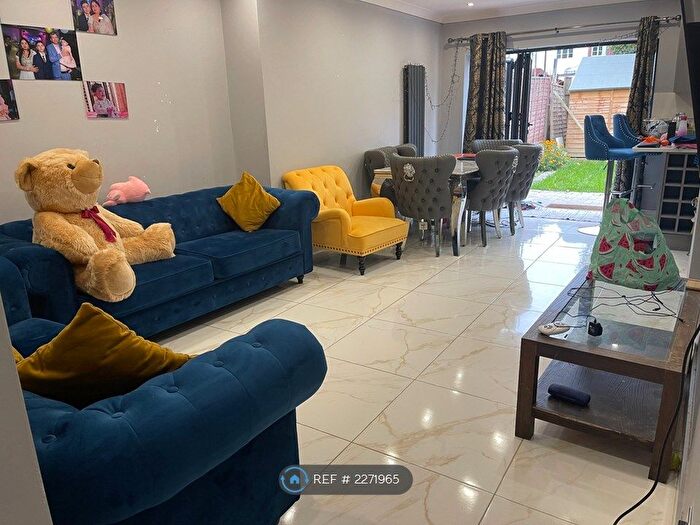 4 Bedroom End Of Terrace House To Rent In Hartland Road, Morden, SM4