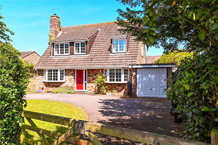 4 Bedroom Detached House For Sale In Knowland Drive, Milford On Sea, Lymington, Hampshire, SO41