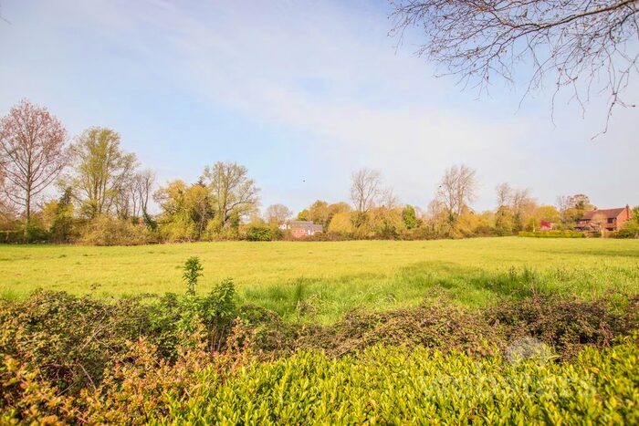 3 Bedroom Detached Bungalow For Sale In Eastleigh Gardens, Barford, Norwich, NR9