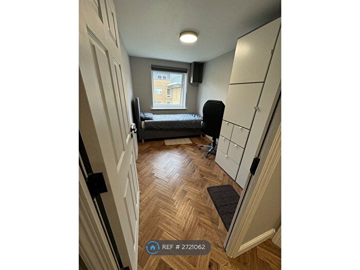 2 Bedroom Flat To Rent In Cline Road, London, N11