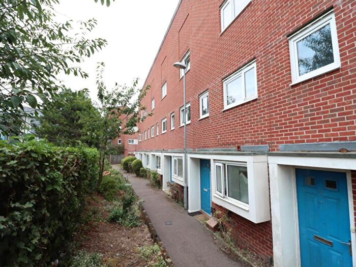 5 Bedroom House To Rent In Aviation Avenue, Hatfield, Hertfordshire, AL10