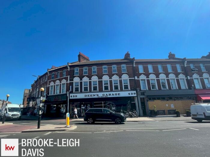 2 Bedroom Flat To Rent In Croydon Road, Beckenham, Kent, BR3