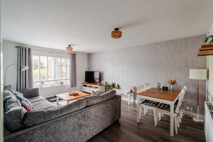 2 Bedroom Apartment For Sale In The Orchards, Bristol, BS20