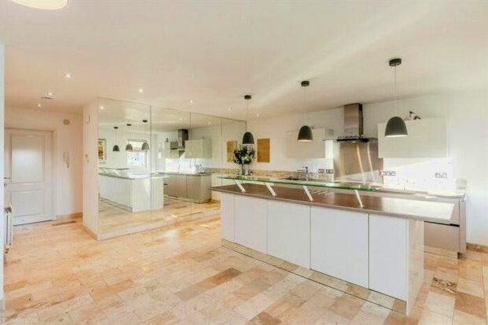 3 Bedroom Flat To Rent In Lower Burlington Road, Bristol, BS20