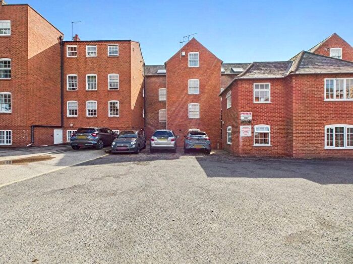 2 Bedroom Flat For Sale In King Charles Court, Bath Road, Worcester, Worcestershire, WR5