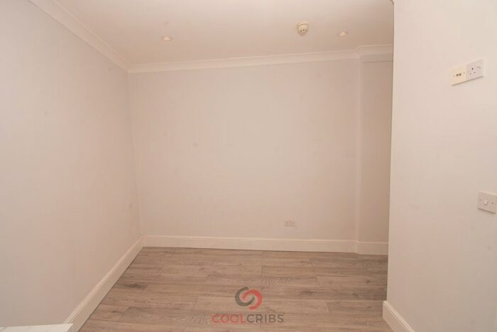 Studio To Rent In Blythe Road, London, W14