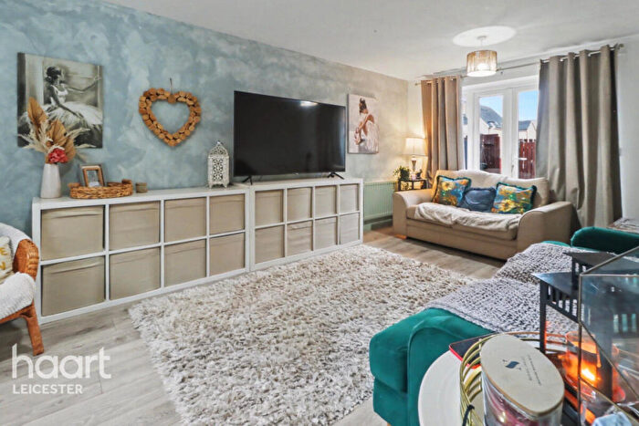 5 Bedroom Town House For Sale In Onyx Crescent, Leicester, LE4