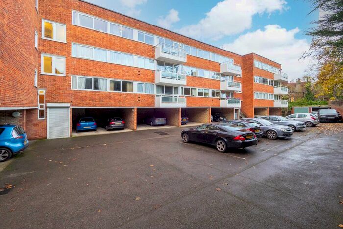 2 Bedroom Flat To Rent In Brighton Road, Sutton, Surrey, SM2