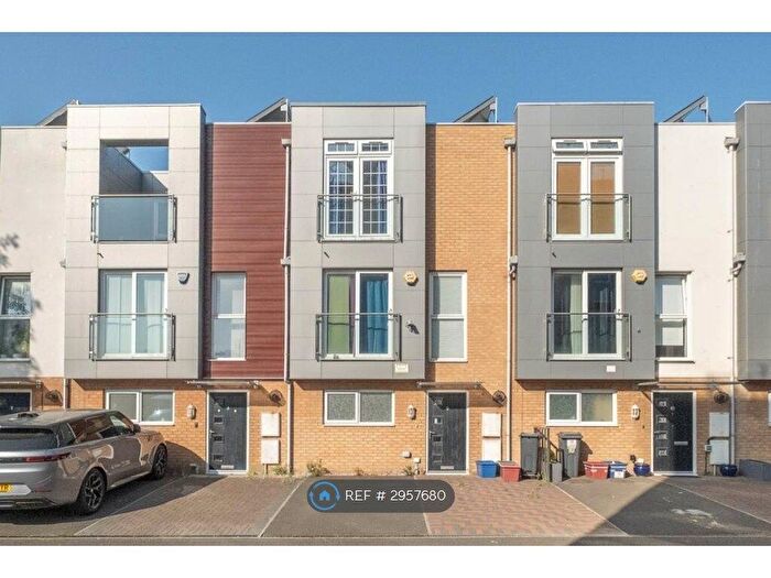4 Bedroom Terraced House To Rent In Pontes Avenue, Hounslow, TW3