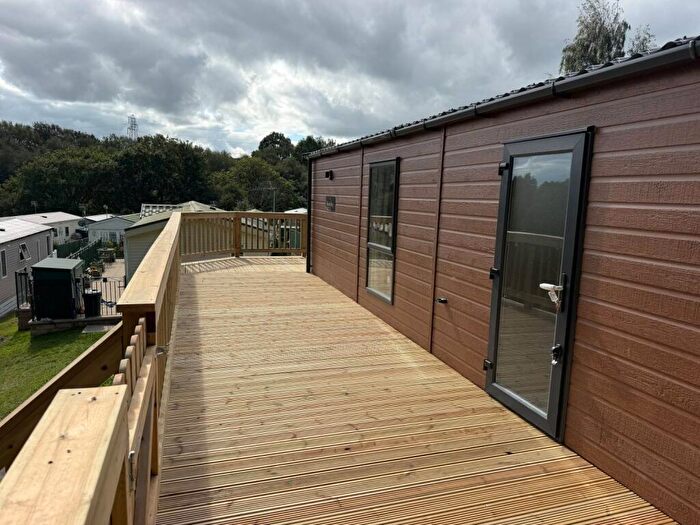 2 Bedroom Caravan For Sale In MIll Lane, Hawksworth, Leeds, LS20