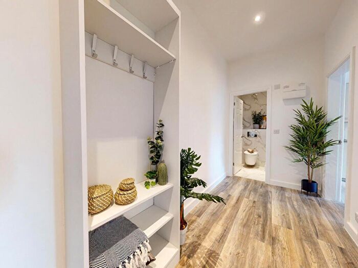 1 Bedroom Apartment To Rent In Apt, Hyde Terrace #, LS2