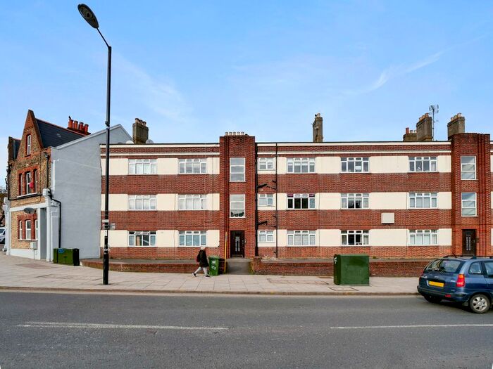 2 Bedroom Flat To Rent In Ladywell Road (), Ladywell, SE13