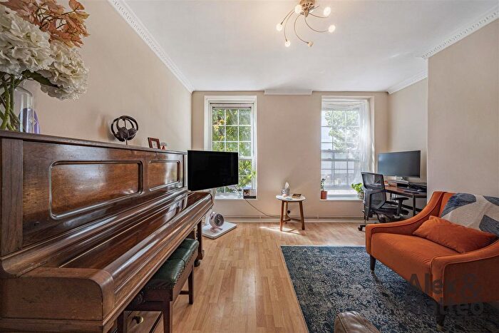 2 Bedroom Flat For Sale In Hazelwood House, Deptford, SE8