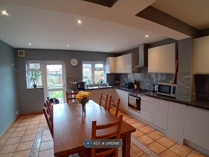 4 Bedroom Semi-Detached House To Rent In Pembury Road, Bexleyheath, DA7