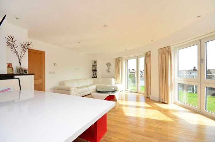 2 Bedroom Flat To Rent In Dryburgh Road, London, SW15