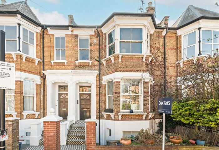 2 Bedroom Flat For Sale In Ickburgh Road, Clapton, E5