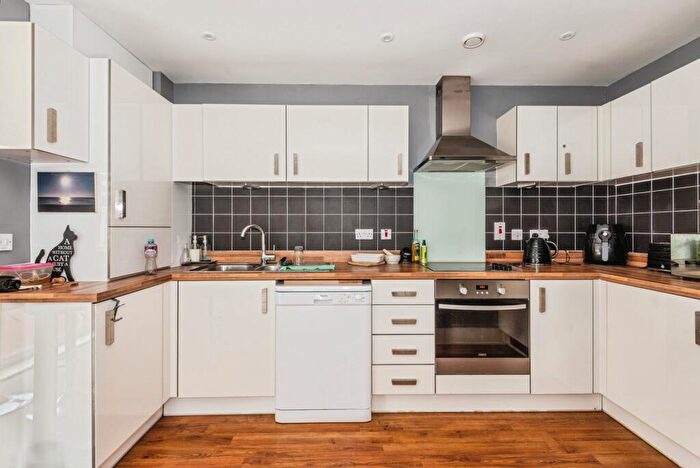 2 Bedroom Flat For Sale In The Kilns, Redhill, Surrey, RH1