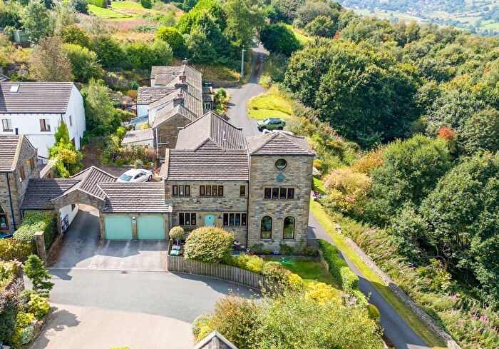 4 Bedroom Link Detached House For Sale In Top Of The Bank, Thurstonland, Huddersfield, HD4