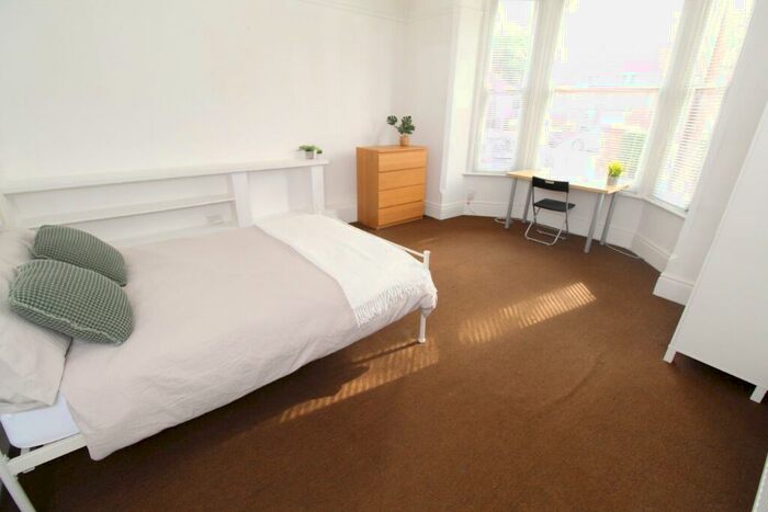 8 Bedroom Semi-Detached House To Rent In ( Bed) Musters Road, West Bridgford, NG2