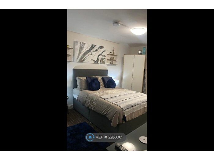 Studio To Rent In Deighton Road, Huddersfield, HD2