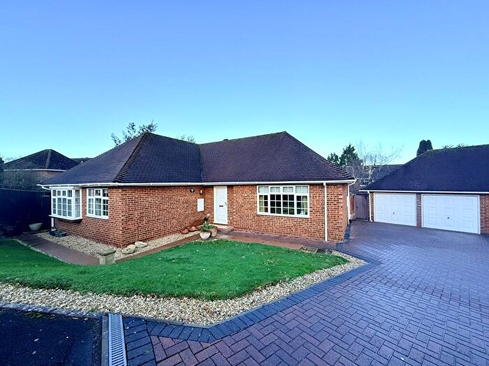 4 Bedroom Detached Bungalow For Sale In Mountfield, Hythe, Southampton, SO45