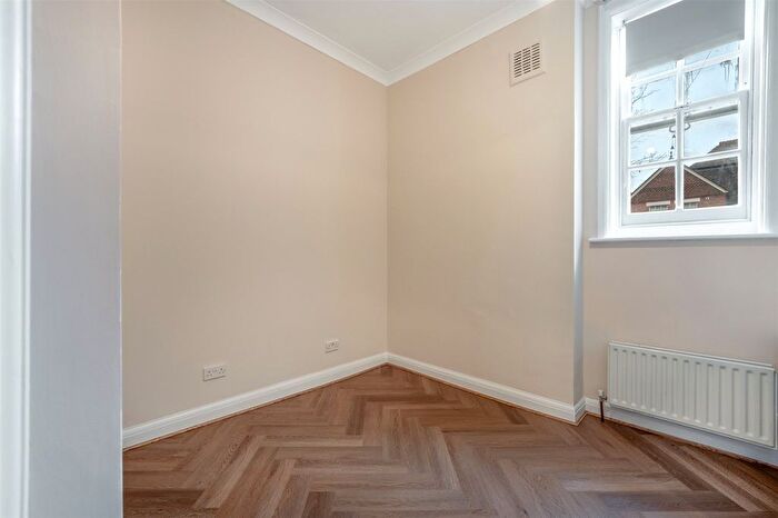 1 Bedroom Flat To Rent In Compayne Gardens, South Hampstead, London, NW6