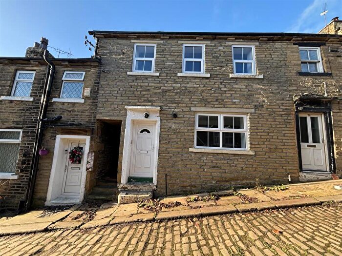2 Bedroom Terraced House For Sale In Havelock Street, Thornton, Bradford, BD13