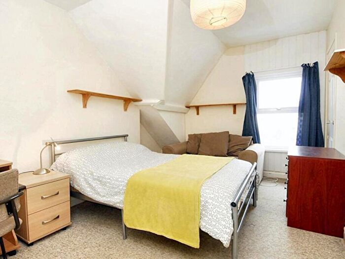2 Bedroom Apartment To Rent In Flat Napier Terrace, PL4