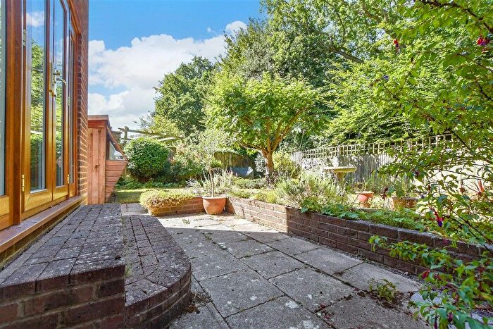 3 Bedroom Link Detached House For Sale In Beacon Walk, Tenterden, Kent, TN30