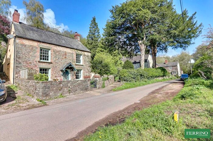 4 Bedroom Detached House For Sale In ( Beds And Beautiful Garden), Gatcombe, Blakeney, Gloucestershire., GL15