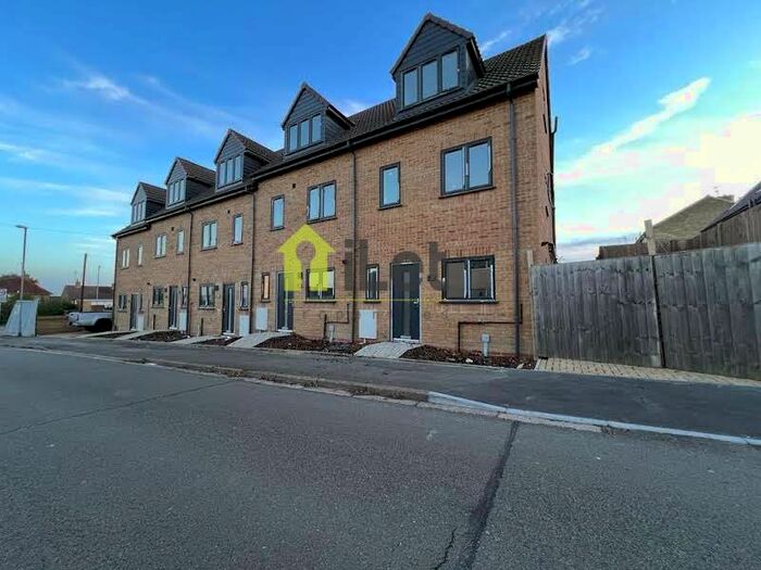 4 Bedroom End Of Terrace House To Rent In South Oval, Northampton, NN5