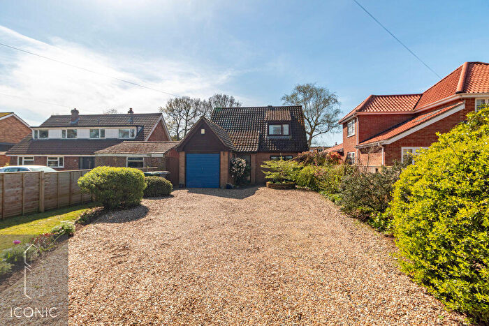 2 Bedroom Detached House For Sale In Fakenham Road, Taverham, Norwich, NR8