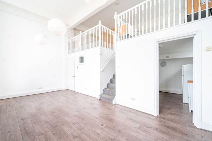 1 Bedroom Flat To Rent In Este Road, Clapham Junction, London, SW11