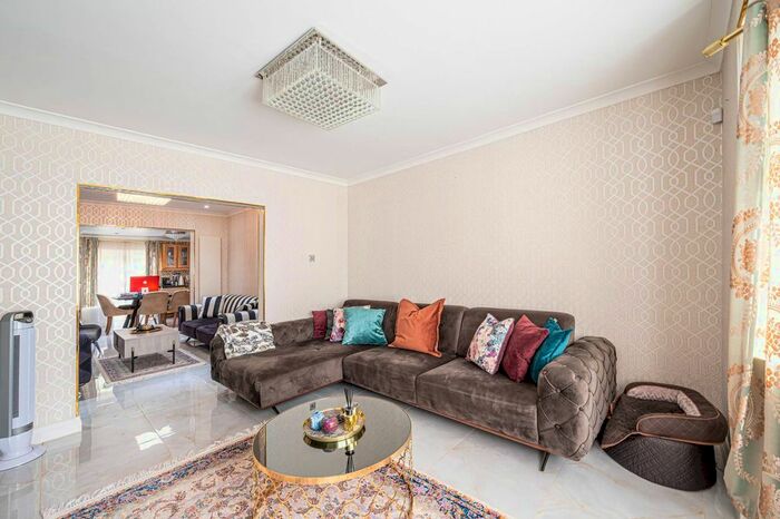 4 Bedroom Semi-Detached House To Rent In Fernwood Crescent, Brunswick Park, London, N20