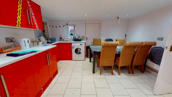 10 Bedroom Terraced House To Rent In Kirkstall Lane, Headingley, Leeds, LS6