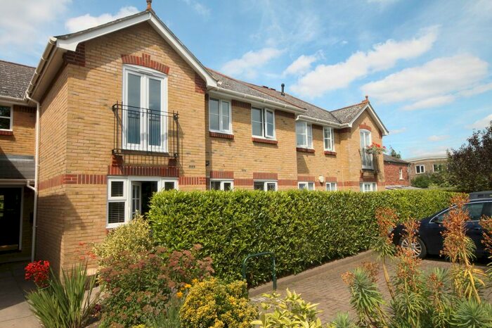2 Bedroom Flat To Rent In 15 Willow Grove, Chislehurst, Kent BR7