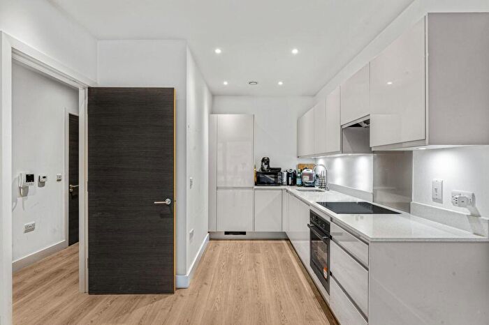 1 Bedroom Apartment For Sale In Valencia Close, Glass Blowers House, E14