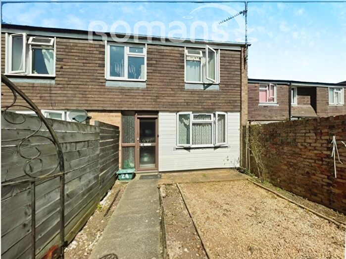 3 Bedroom Terraced House To Rent In Jefferson Road, RG21