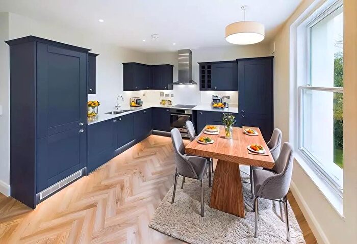 1 Bedroom Flat To Rent In Riverside Close, Romford, RM1