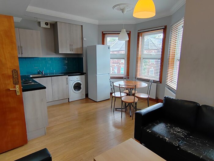 3 Bedroom Flat To Rent In Acland Road, Willesden Green, London, NW2