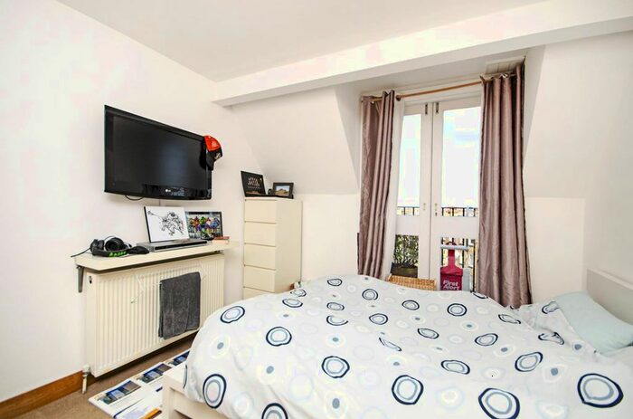 2 Bedroom Flat To Rent In Elgin Avenue, Maida Vale, London, W9