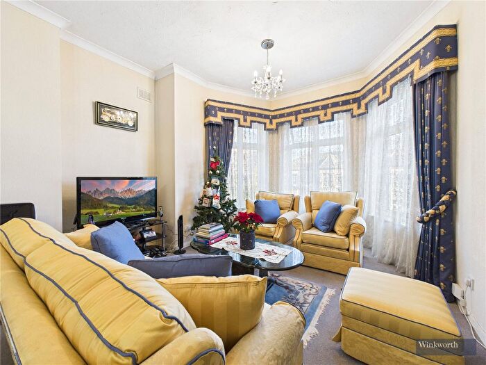 3 Bedroom Maisonette For Sale In Kenton Avenue, Harrow, HA1