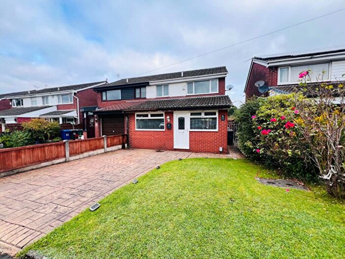 3 Bedroom Semi-Detached House For Sale In Great Hall Close, Radcliffe, Manchester, M26
