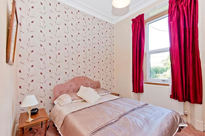 2 Bedroom Semi-Detached Bungalow For Sale In Melrose Crescent, Kirkcaldy, KY2